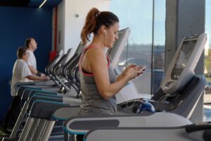Trening cardio na maszynach: rower, bieżnia, eliptyczny – który wybrać?